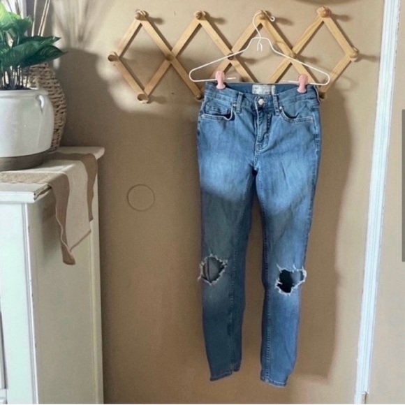 Free people high waisted distressed skinny jeans - Picture 3 of 8